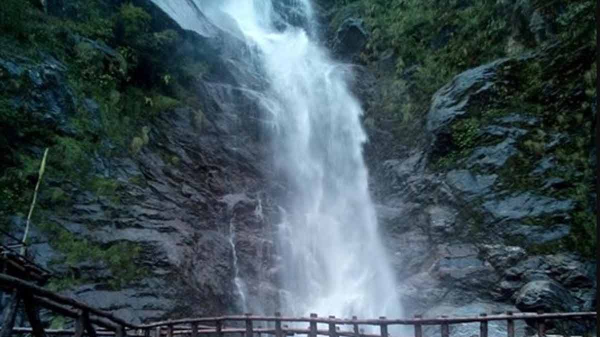 amitabh bachchan waterfalls