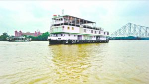 cruise on ganga