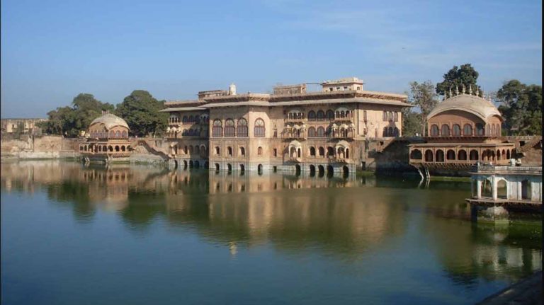 Deeg Palace