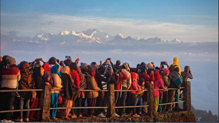 crowd at tiger hill