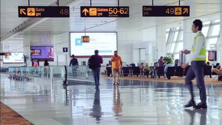 social distancing in airports