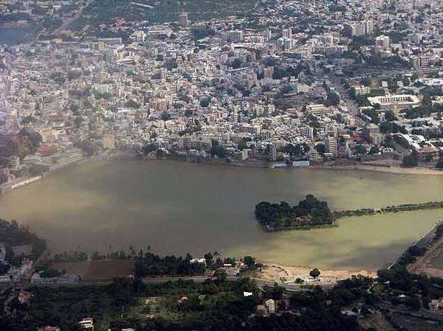 hamirsar lake and bhuj city