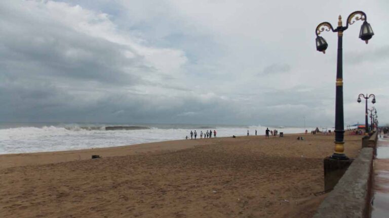 পুরীর সৈকত।