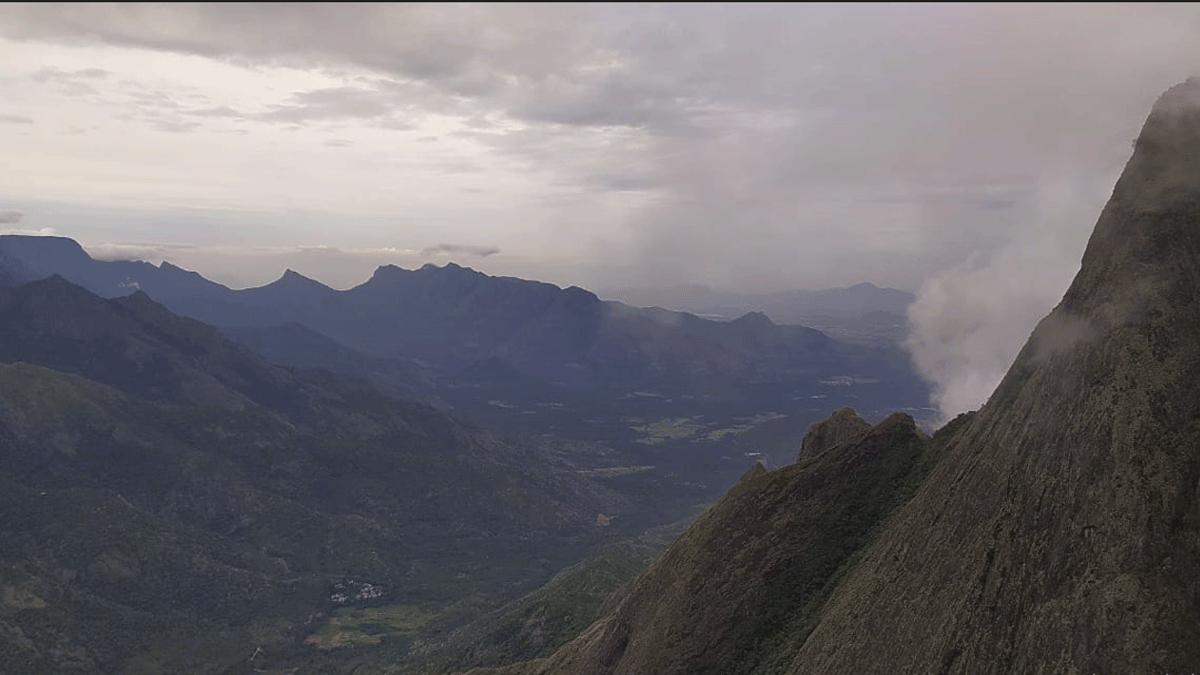 view from Kolukkumalai hill top