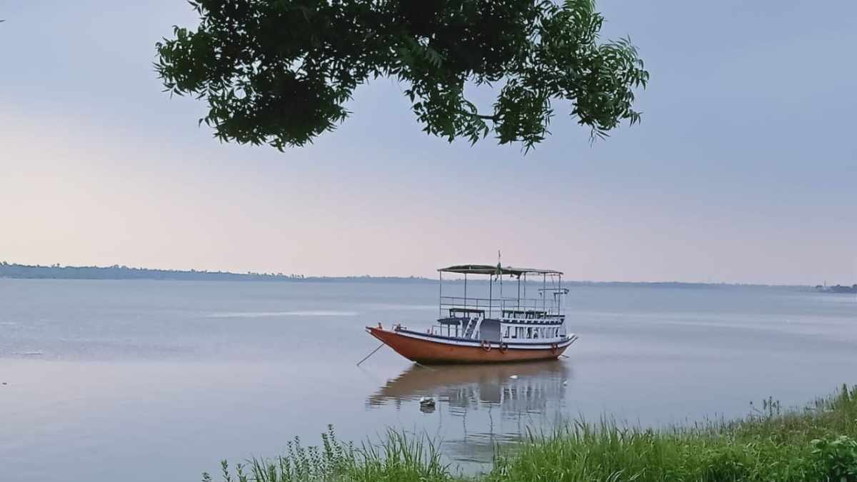 শীতে ছুটি কাটানোর পর্যটকদের আকর্ষণ টাকিতে মিনি সুন্দরবন