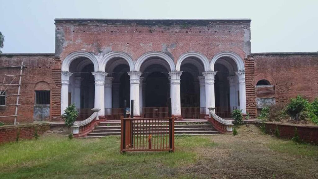 পুবের বাড়ি