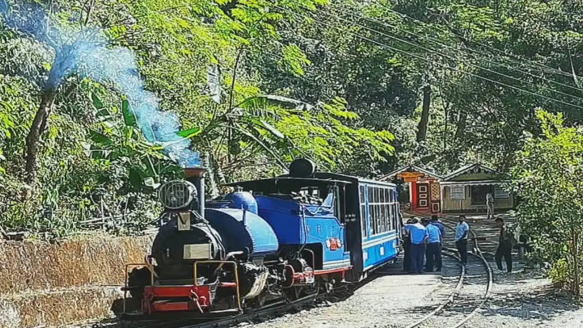 পাহাড়ের কোলে টাইম ট্রাভেল! ব্রিটিশ আমলের টয় ট্রেনে চাপার সুযোগ দিচ্ছে ডিএইচআর, জানুন কবে থেকে