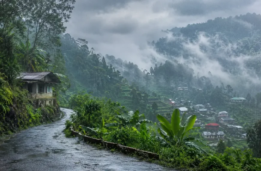 ভারী বৃষ্টির দাপট দেশের বিভিন্ন প্রান্তে, ভ্রমণের আগে সতর্ক থাকার পরামর্শ